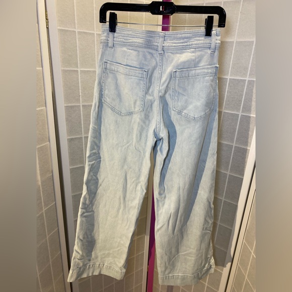 Faherty Light Wash womans cropped Relaxed Jeans - Picture 4 of 6